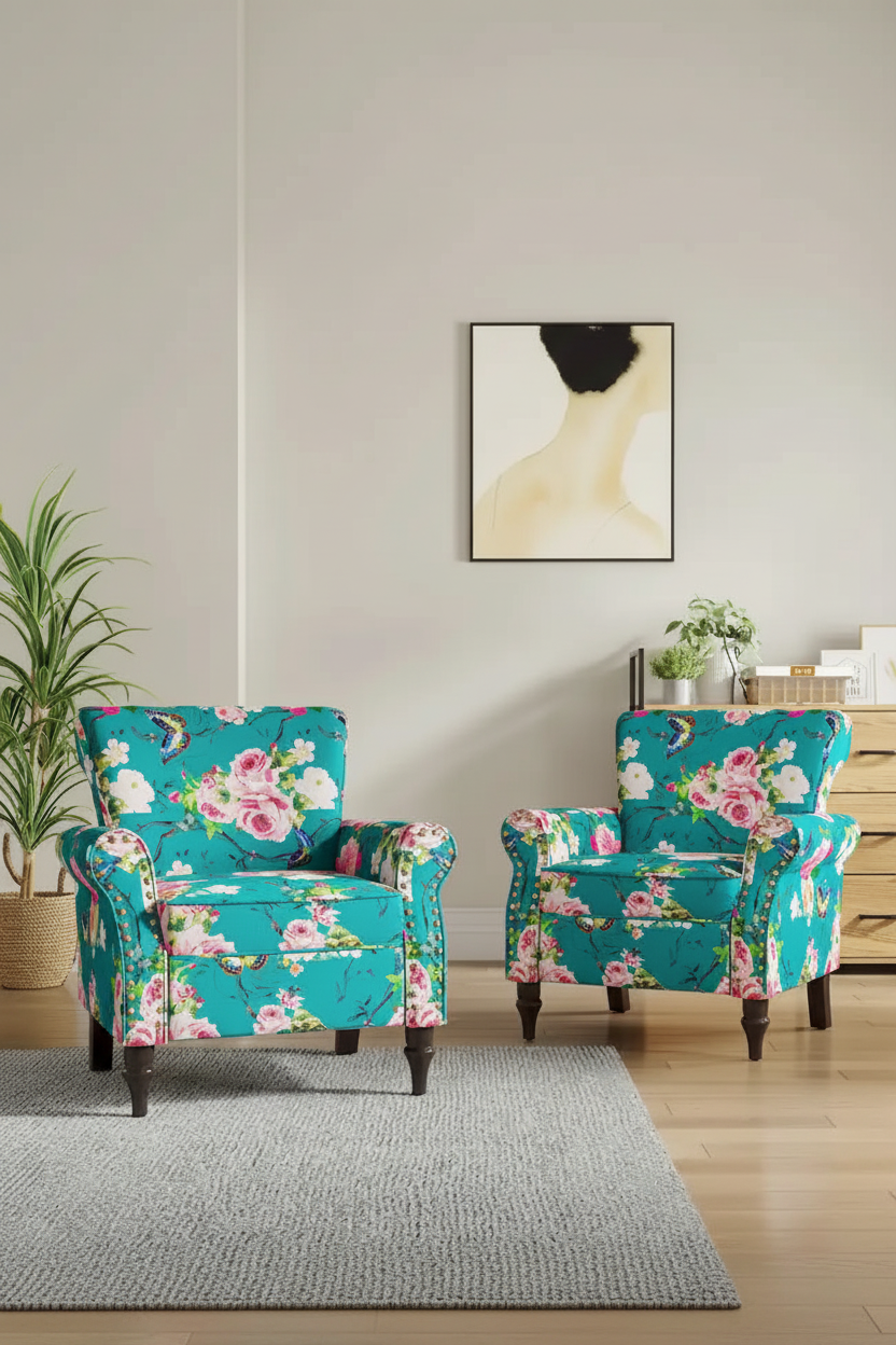 Poltrona Clássica com Tachas Decorativas e Assento com Molas Ensacadas