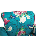 Poltrona Clássica com Tachas Decorativas e Assento com Molas Ensacadas