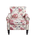 Poltrona Clássica com Tachas Decorativas e Assento com Molas Ensacadas