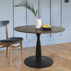 Mesa de Jantar Redonda com Acabamento em Nogueira e Base de Pedestal em Metal